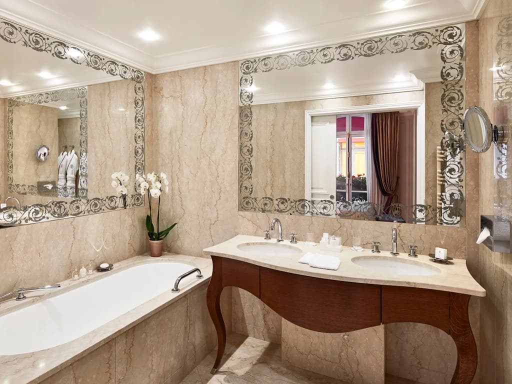 Hotel Plaza Athenee
