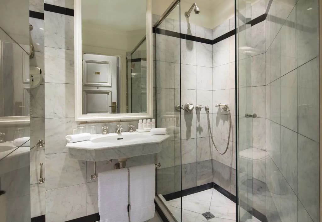 Le Dokhan’s Paris Arc de Triomphe, a Tribute Portfolio Hotel