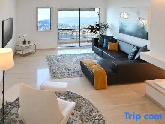 Serenity Lakefront 2 Bedrooms Retreat in Lugano