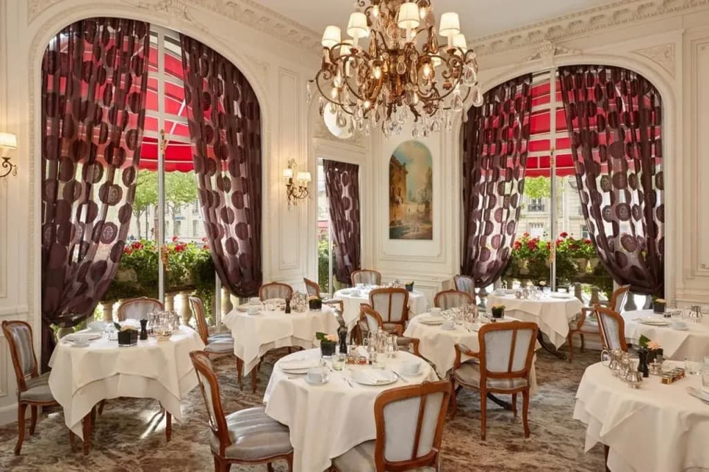 Hotel Raphael