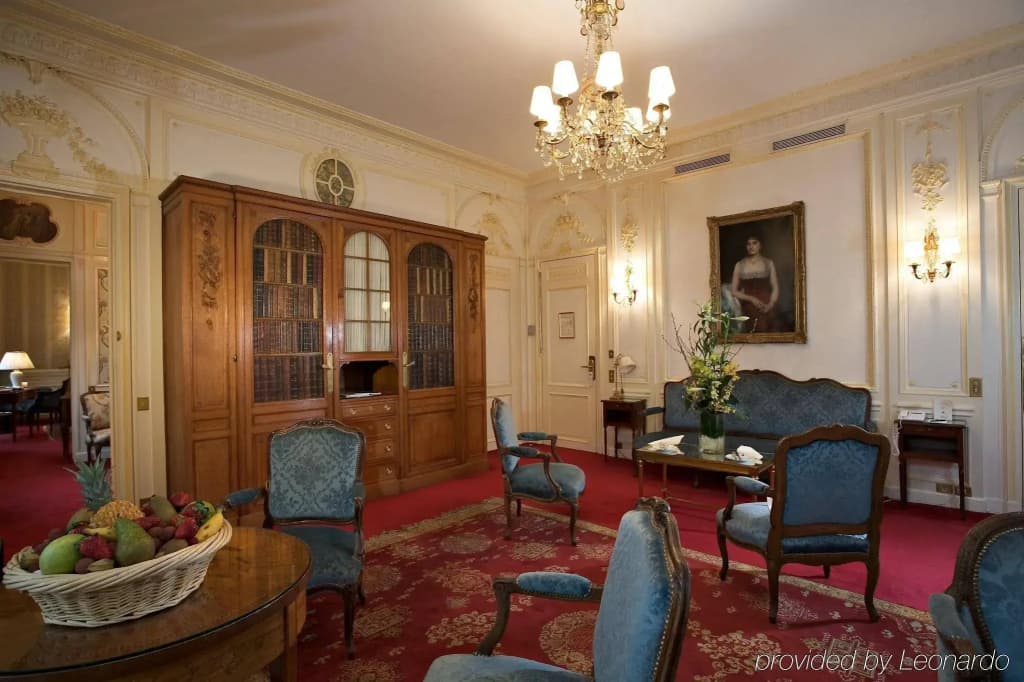 Hotel Raphael