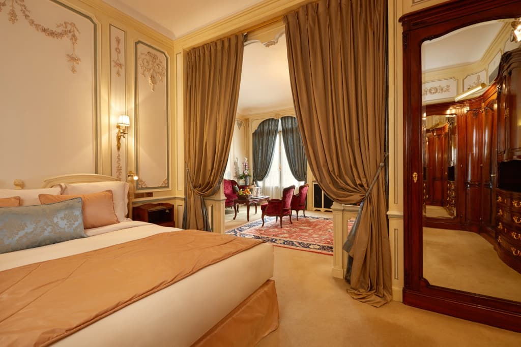 Hotel Raphael