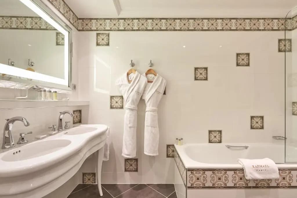Hotel Raphael