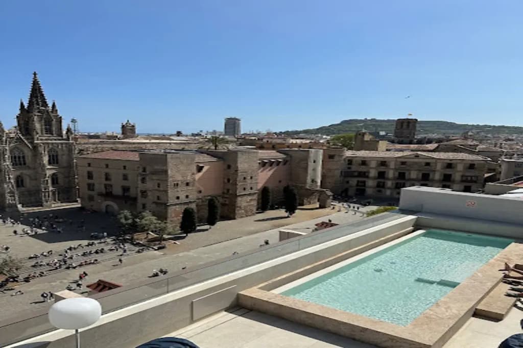Lamaro Hotel