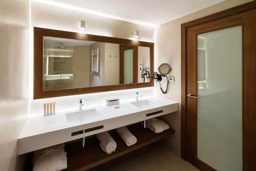Lamaro Hotel