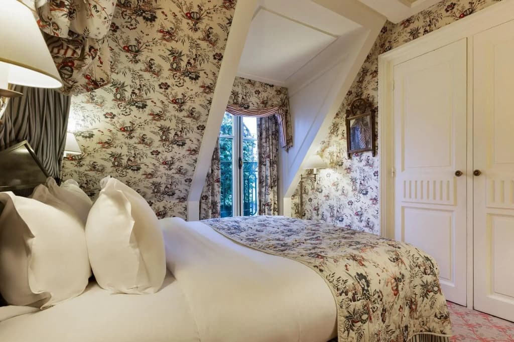 Le Dokhan’s Paris Arc de Triomphe, a Tribute Portfolio Hotel