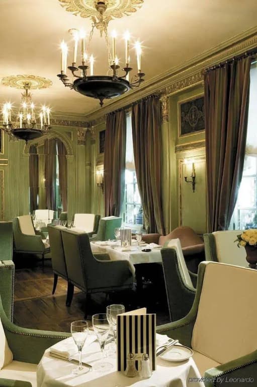 Le Dokhan’s Paris Arc de Triomphe, a Tribute Portfolio Hotel