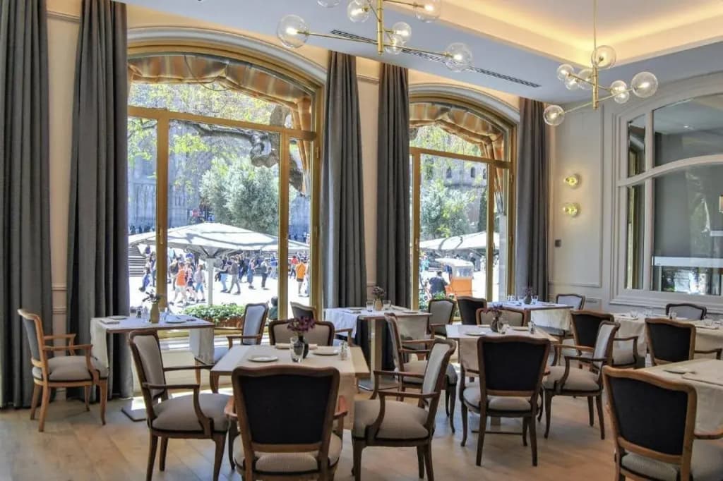 Lamaro Hotel