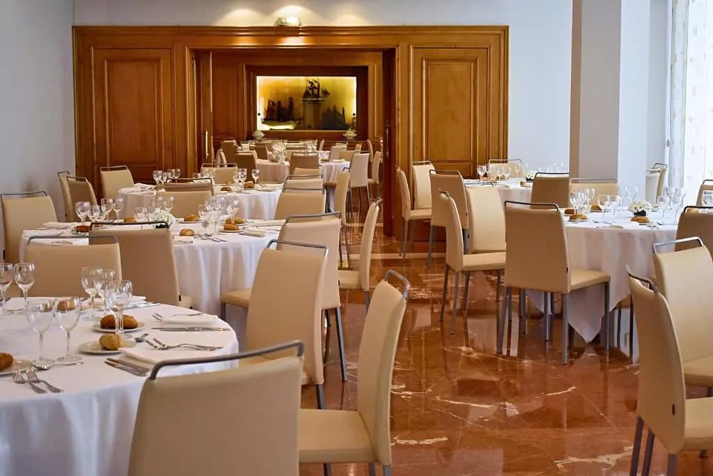Lamaro Hotel