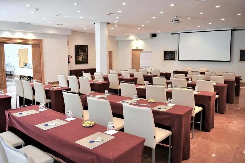 Lamaro Hotel