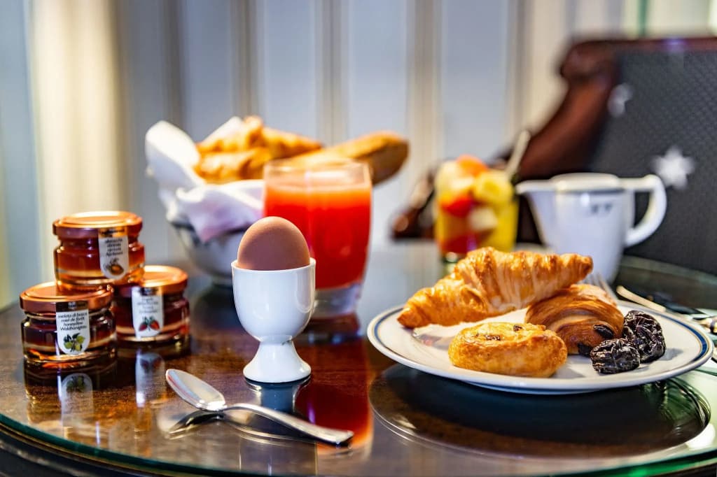 Le Dokhan’s Paris Arc de Triomphe, a Tribute Portfolio Hotel
