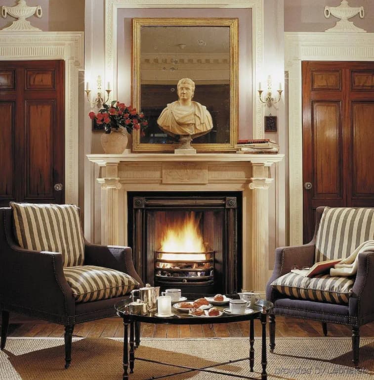Le Dokhan’s Paris Arc de Triomphe, a Tribute Portfolio Hotel