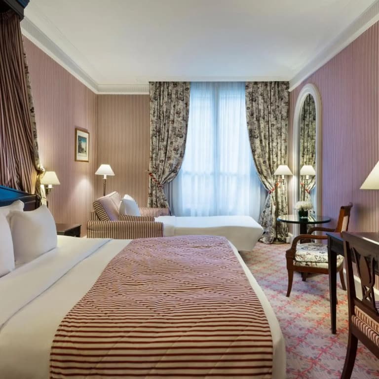 Le Dokhan’s Paris Arc de Triomphe, a Tribute Portfolio Hotel