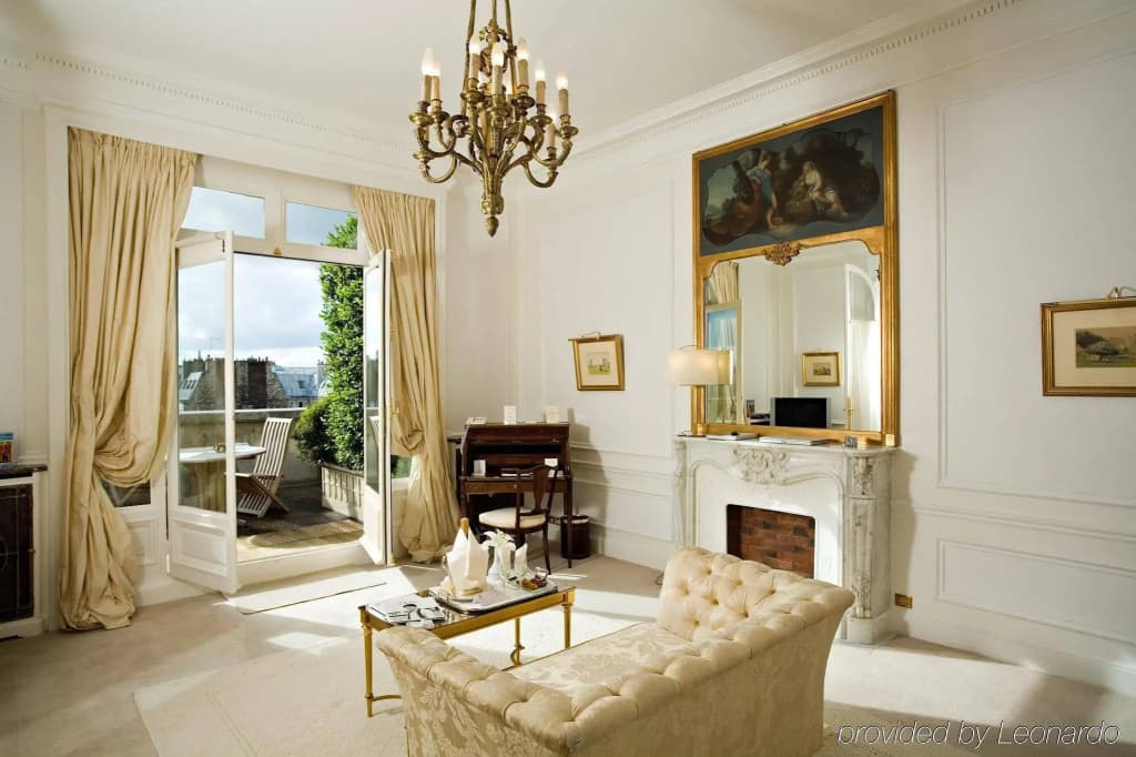 Hotel Raphael