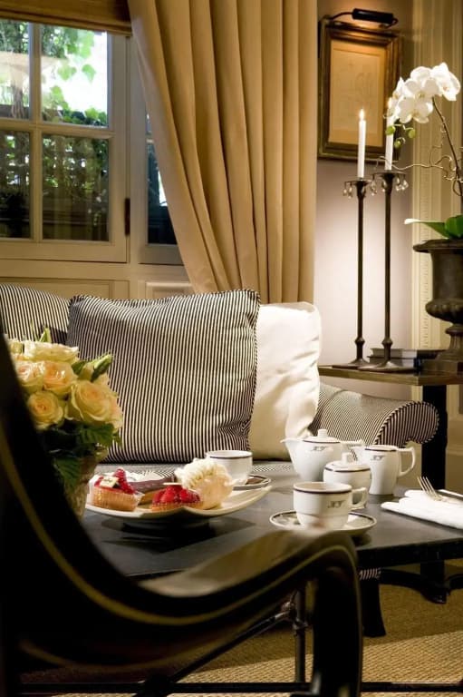Le Dokhan’s Paris Arc de Triomphe, a Tribute Portfolio Hotel