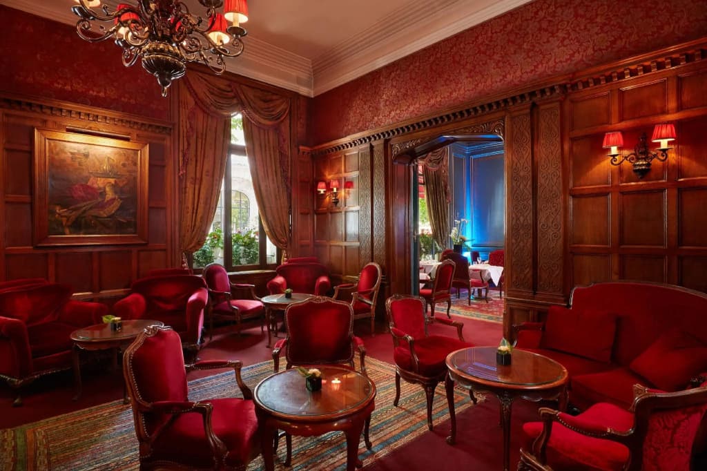 Hotel Raphael